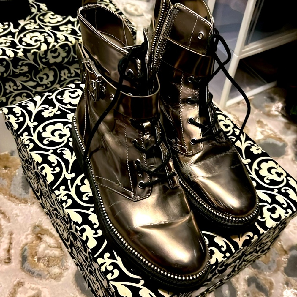 Michael Kors booties size 7 worn once